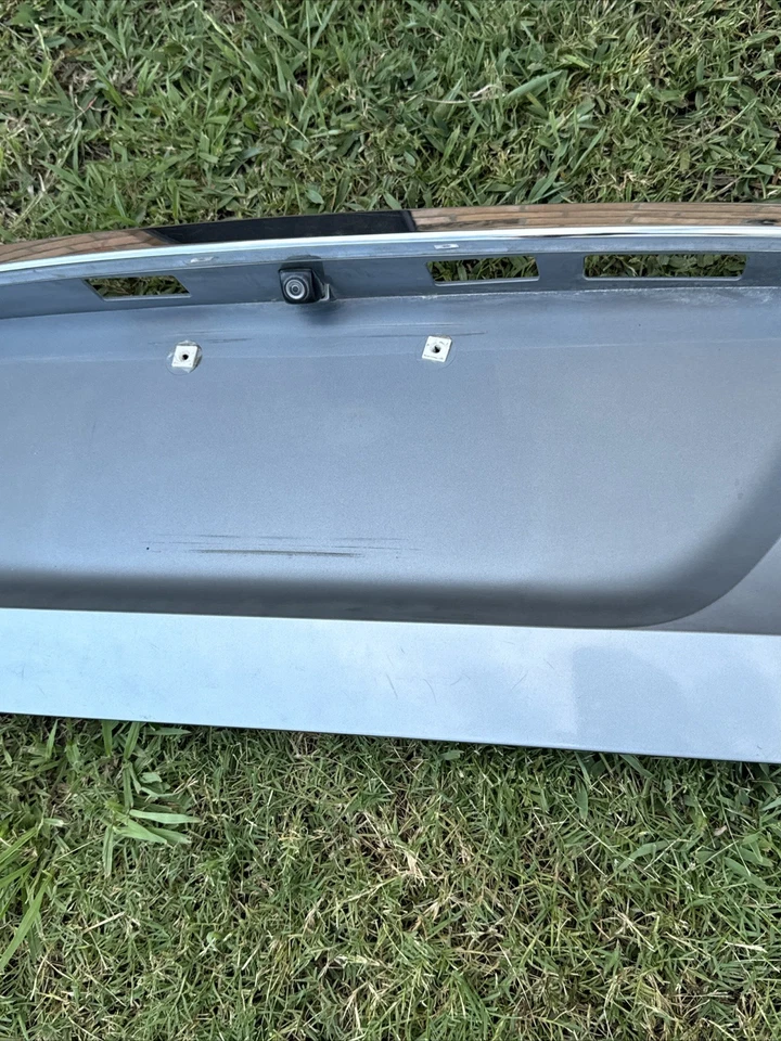 Hyundai Equus 2015-2016 puerta trasera cubierta moldura panel de matrícula con cámara Foto 3 de 4