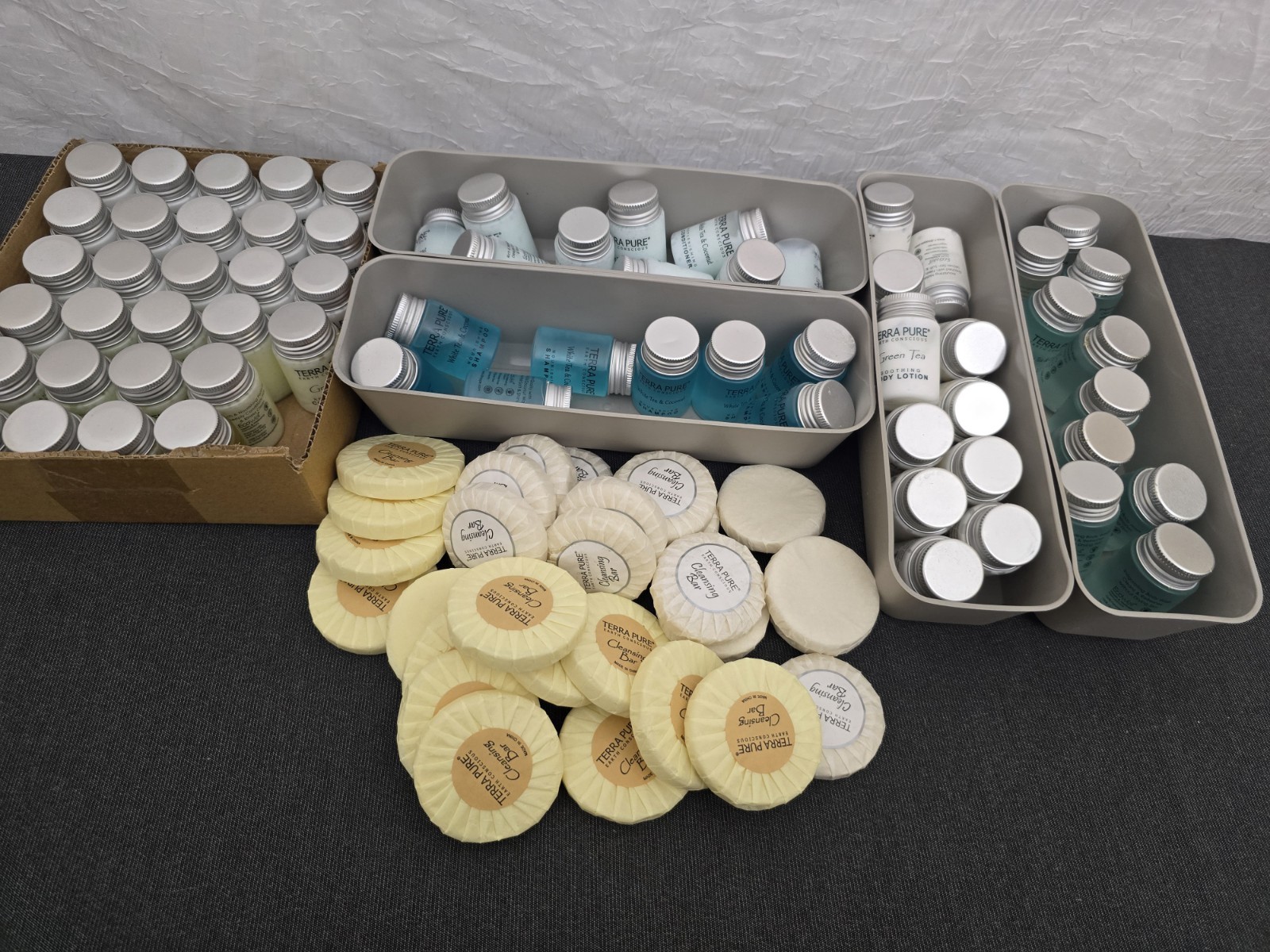 &ndash; Travel Size &ndash; Airbnb 75+ Pieces