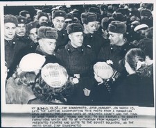 1958 Photo Gyor Hungary News Agency Veszpren County Town Soviet Soldiers People