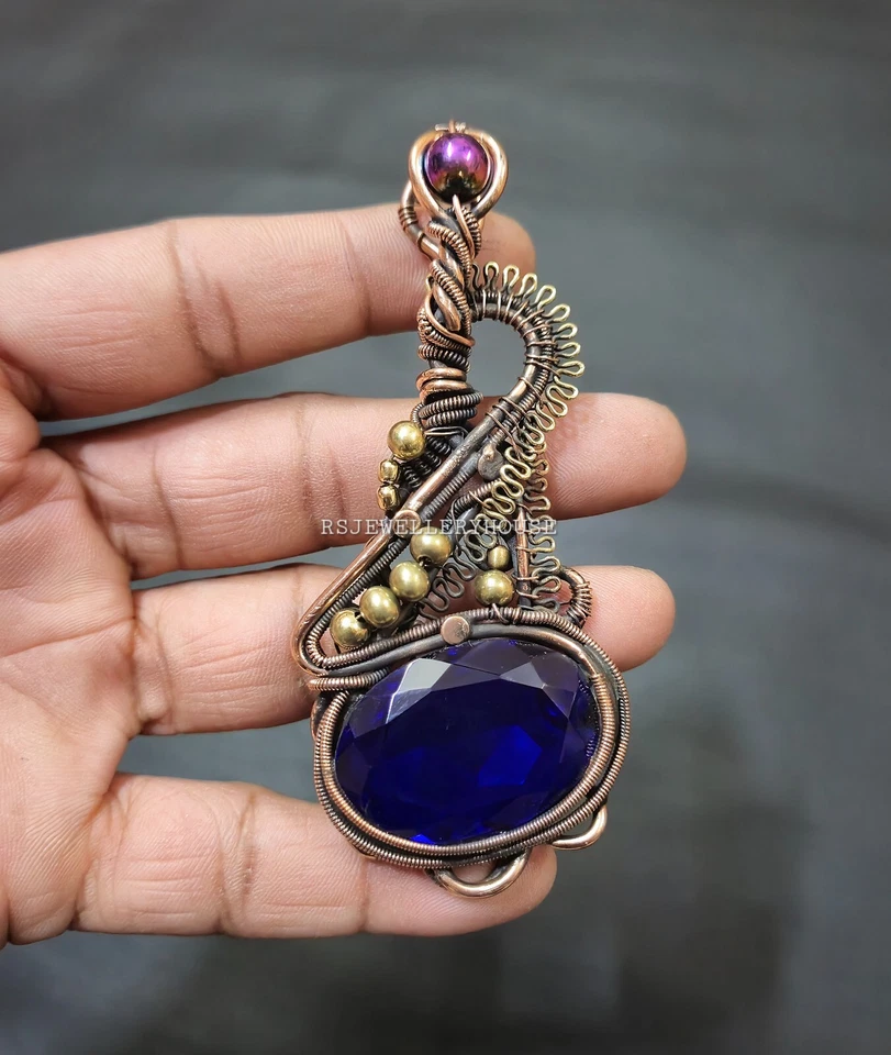 Colgante facetado de tanzanita envuelto en alambre de cobre colgante de piedras preciosas de tanzanita Foto 4 de 4