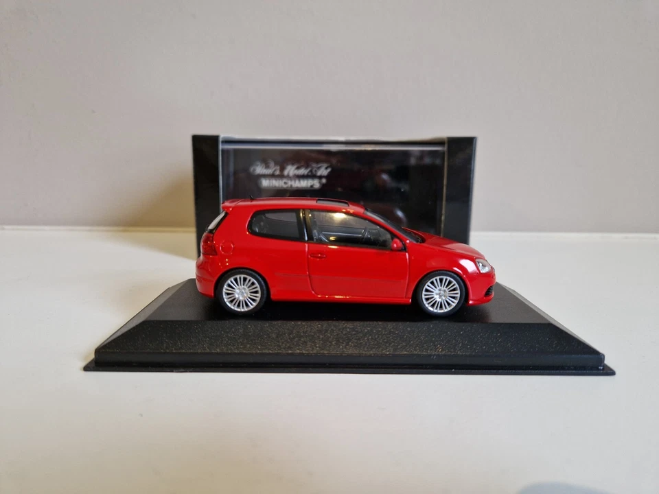 Minichamps 1/43 Volkswagen VW Golf R32 - Rojo - 2005 - 400054500 - Imagen 3 de 4