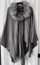 Cejon Women's Gray Leiya Faux Fur Collar One Size Poncho (W60301)