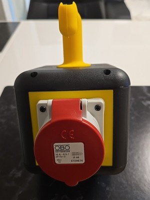 OBO Bettermann Versorgungseinheit;3x230v Schucko-Steckdose;1×CEE 16A Steckdose
