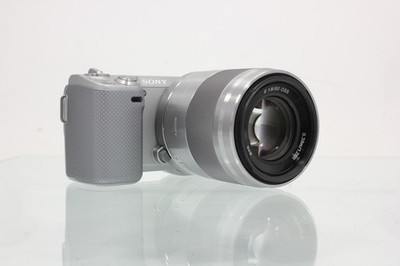 Sony Alpha NEX-5N Systemkamera + 50mm  OSS Objektiv Silber, 9131 Ausl. - 66476