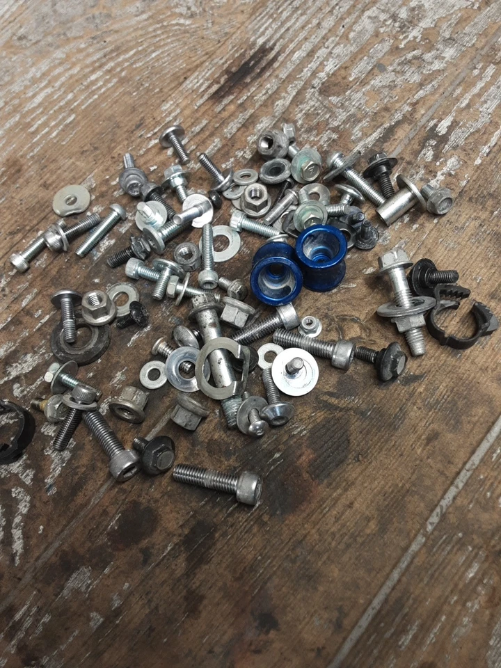 Yamaha FZ-09 FZ09 MT09 MT-09 2014 14-17 varios pernos tornillos herrajes Foto 2 de 4