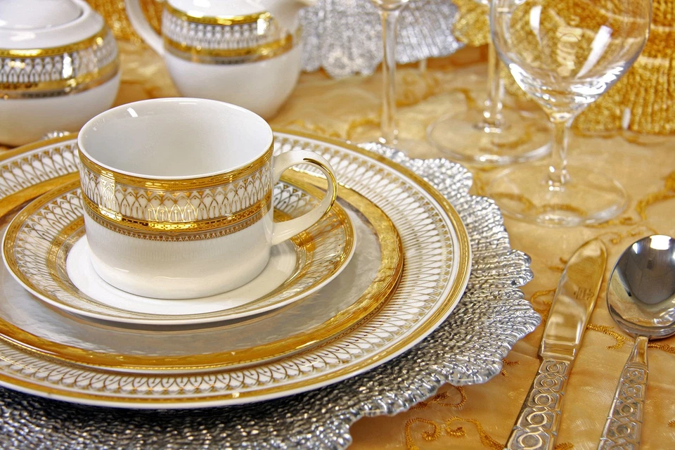 Taza y platillo de lata Iriana de 8 oz, juego de 6, dorado Foto 2 de 3