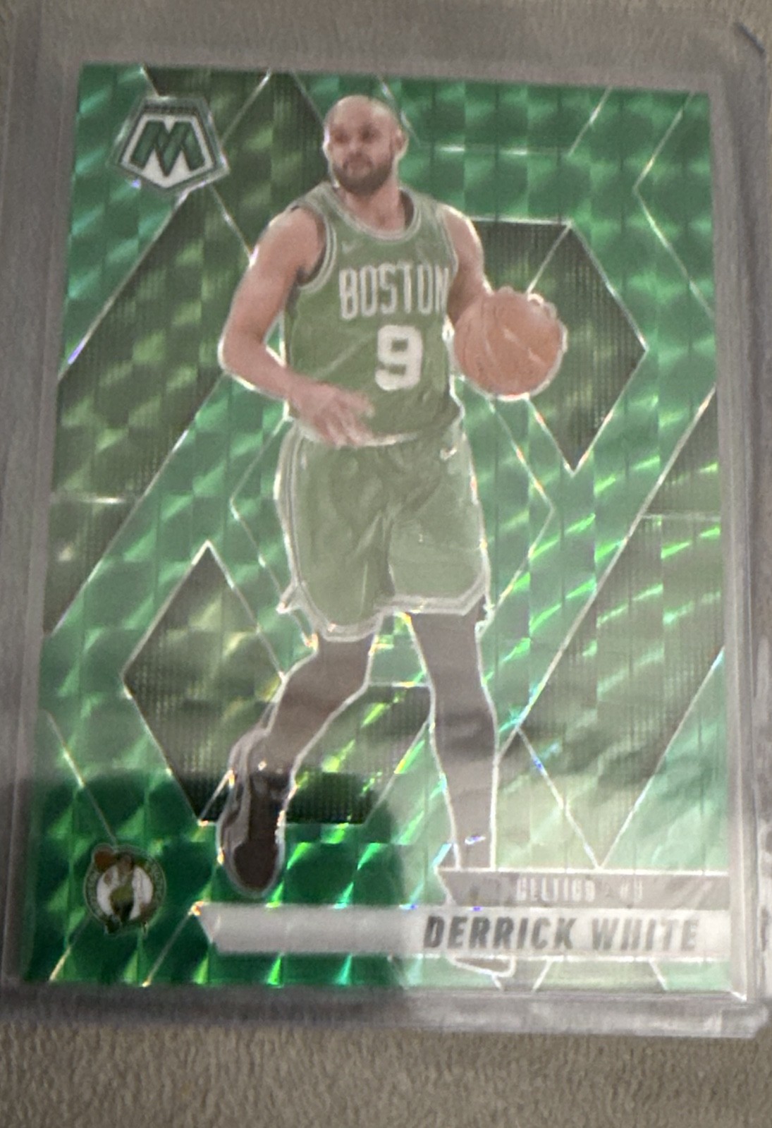 2024-25 Panini Mosaic - Derrick White #66 Fluorescent Green Mosaic Prizm /10