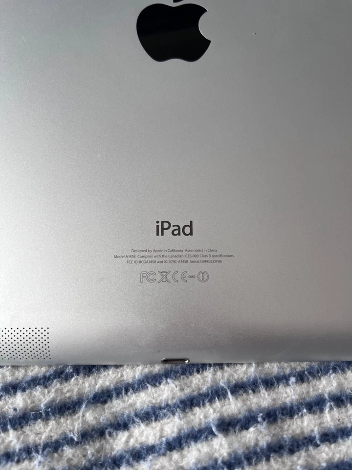 Apple iPad 4th Gen. 32GB, Wi-Fi, 9.7in - White - Image 4 of 4