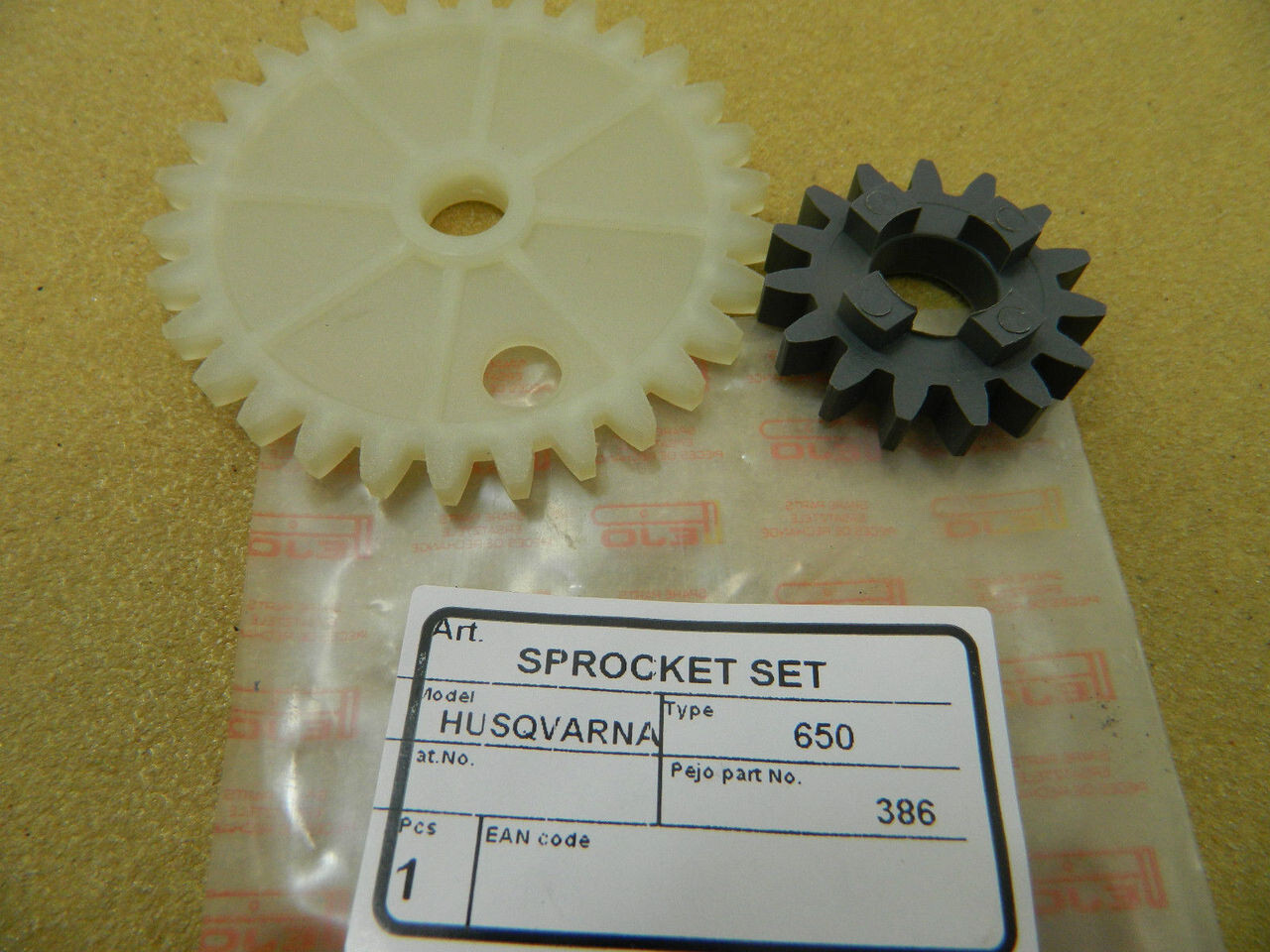 Husqvarna 65 L, 650 chainsaws worm gear & oil pump spur wheel