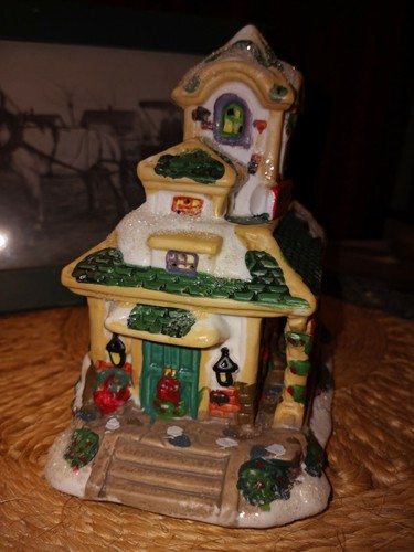Cobblestone Corners TRAIN STATION 2003 Christmas Village Building accessory 5"hi - Picture 2 of 5