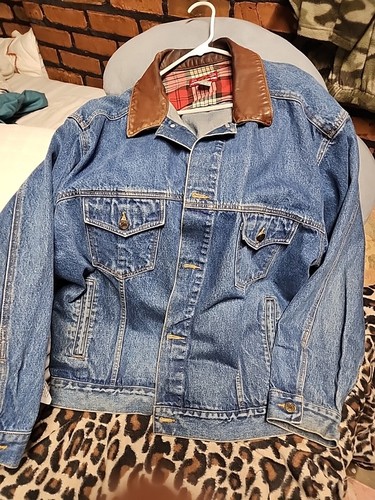 Handgemaltes Kunstwerk auf einer VINTAGE Marlboro JEANSJACKE #MANTEL1 - Bild 6 von 7