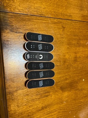 Tech Deck Fingerboard Bundle (basic grip tape that company provides)