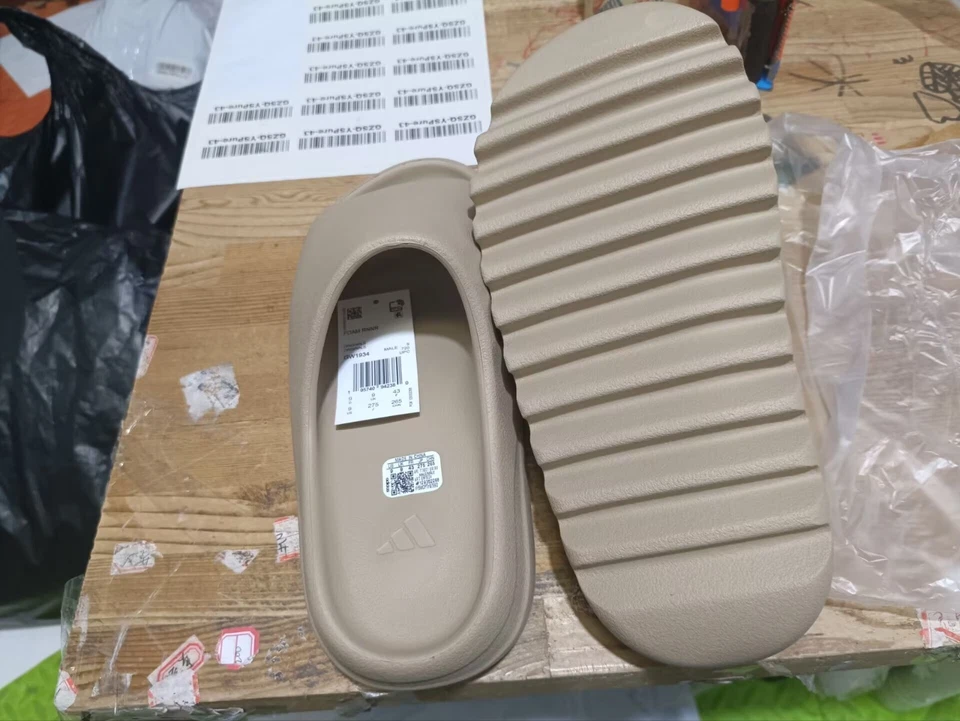 Adidas Yeezy слайды "чистый" - Изображение 2 из 4