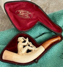 Vintage Meerschaum pipe Of A Hunter Taking A Break From The Action With A Smoke