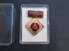 EAST GERMAN SOCIALIST WORKER MEDAL IN ITS CASE