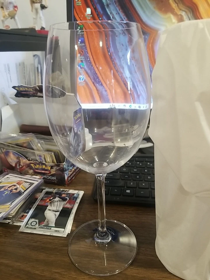 (JUEGO DE 4 VASOS) COPA DE VINO BURDEOS CON TALLO DE 9" DE ALTO 21,5 OZ BARRAS ESTRIADAS/HOGAR Foto 3 de 4