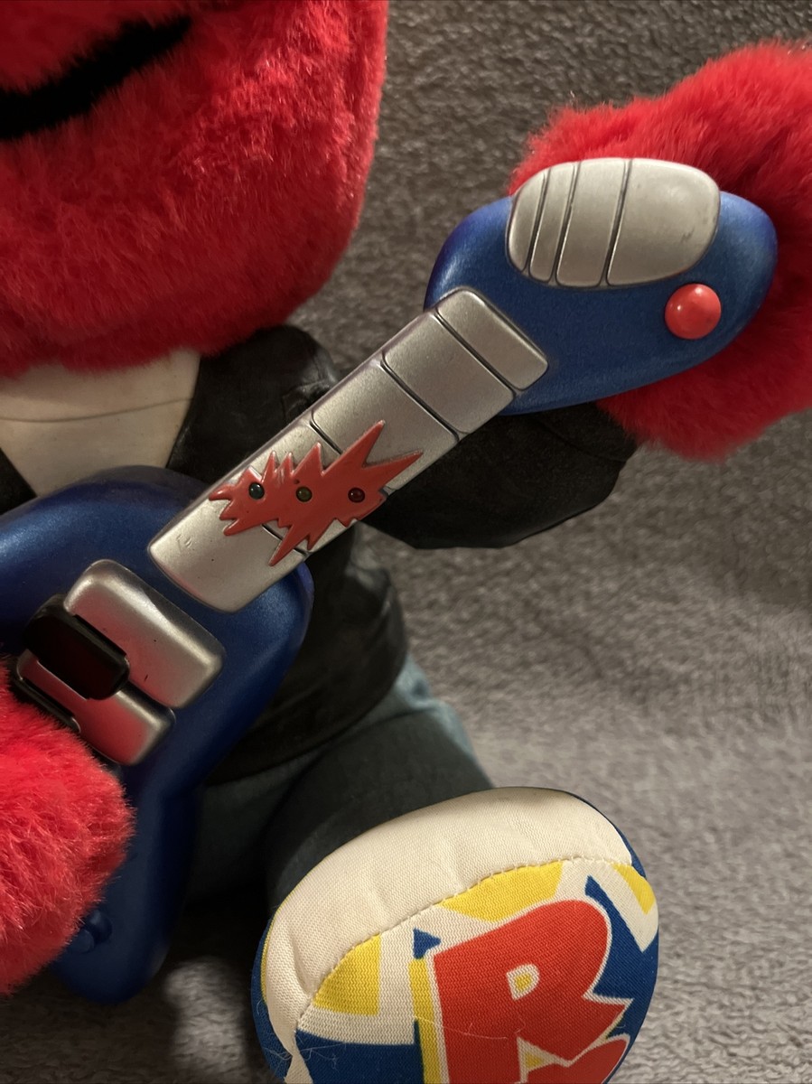 Ours en peluche et doudous rouges