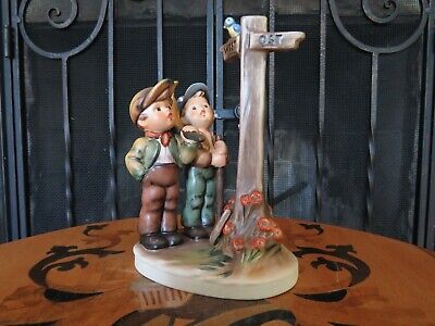 Goebel Hummel Crossroads 331 Berlin Wall Edition 20,000 Figurine TMK-6 |