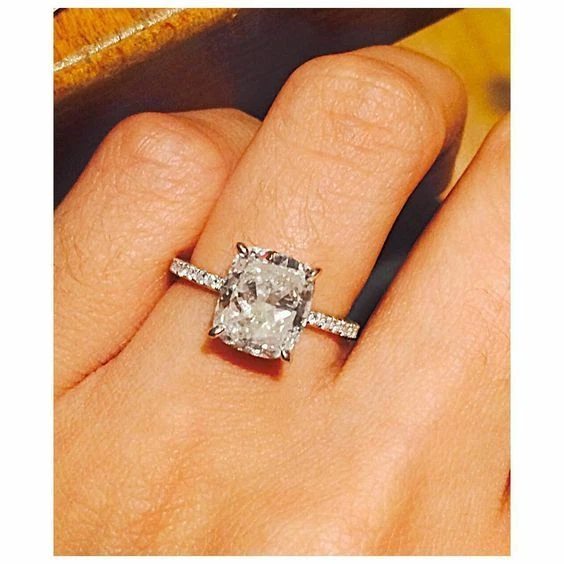 Anello solitario in oro bianco 14 carati con diamanti creati in laboratorio e... - Immagine 2 di 4