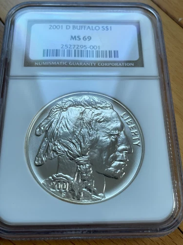 2001 D BUFFALO COMMEMORATIVE UNCIRCULATED SILVER DOLLAR NGC MS69