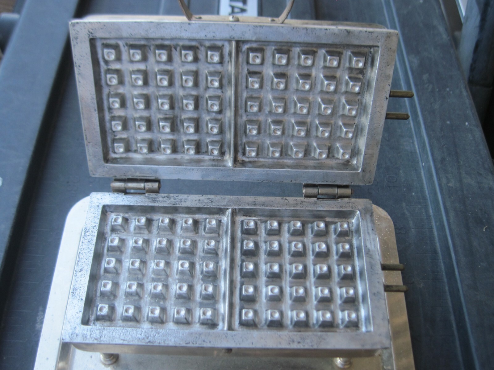 ANTIQUE WAFFLE MAKER WITH NO CORD  MADE BY UNIVERSAL-image