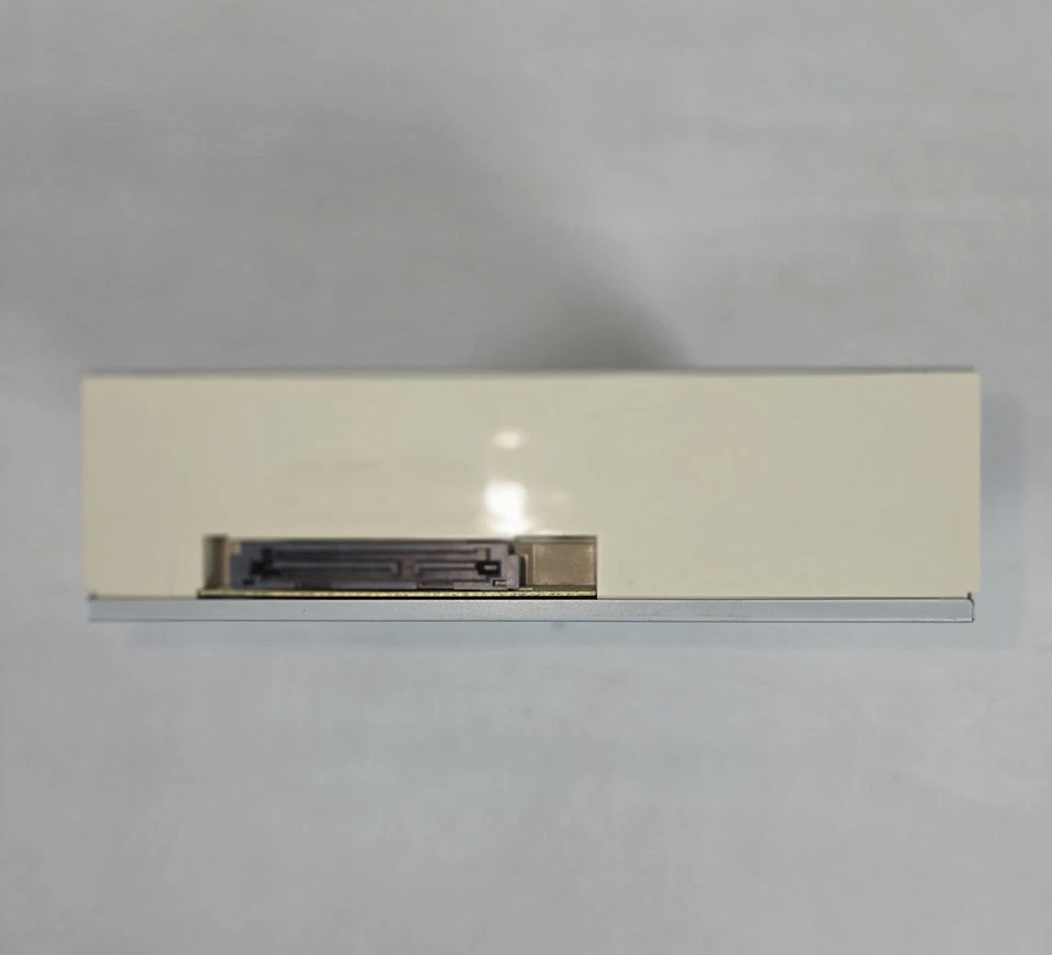 Grabadora de escritorio ASUS DRW-24B1ST DVD-RW DL 24X SATA interna 5,25" negra Foto 2 de 4