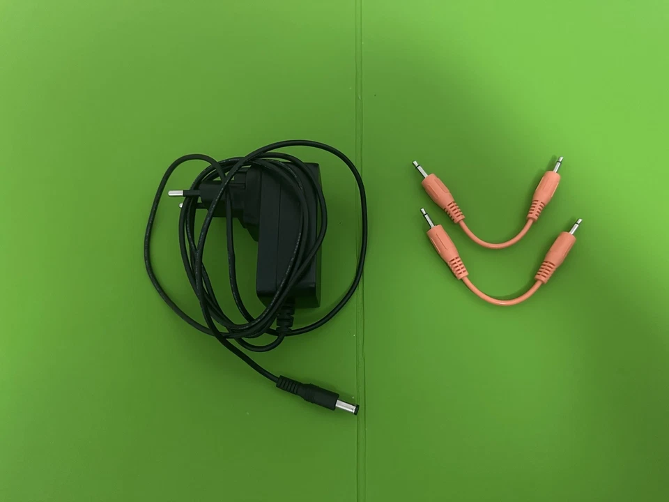 Arturia Microbrute Analog Synthesizer + Netzteil - Bild 2 von 2