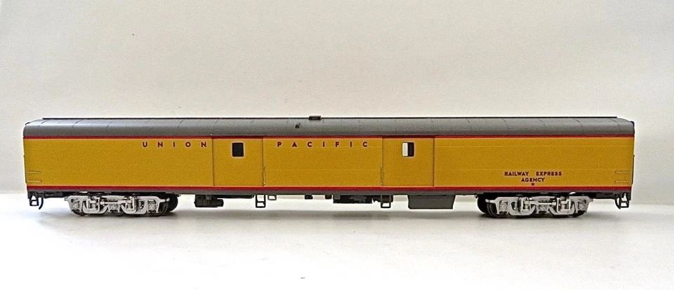 HO Walthers 5631-5663 Union Pacific Cities Service ACF Baggage 932-9570 - Image 3 of 4