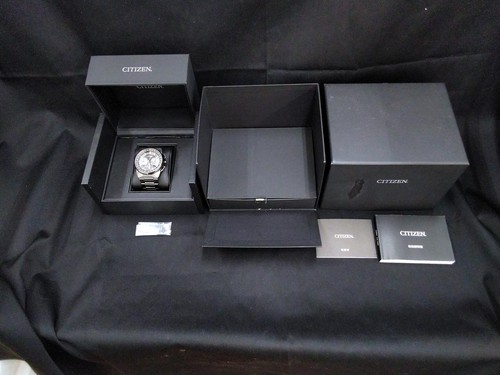 Citizen Eco-Drive CC9004-51E Satellite Chronographe Titan Solaire Montre Hommes - Photo 6 sur 7