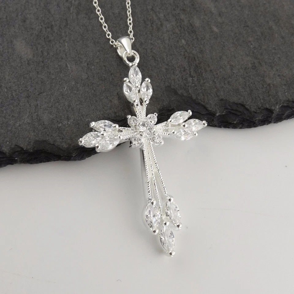 Collar Cruz Marquesa Plata de Ley con Circonita Cúbica y Cadena de 18" Foto 2 de 3