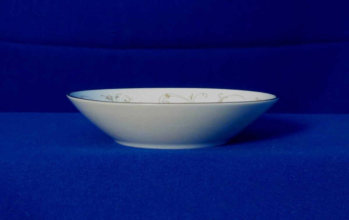noritake 6610 bowl × 3 Noritake Duetto Fruit Bowl Rimmed 6610 Embossed White Gold Scrolls