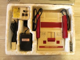 Nintendo Famicom HVC-001 Console with Box and Manual Untested