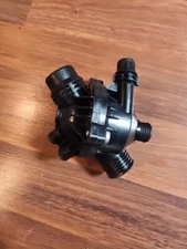 Thermostat Housing For BMW 135i 325i 328i 330i 335i 525i X3 Z4 3.0L 11537536655