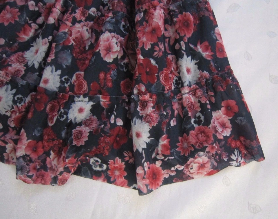 Minifalda de gasa floral cintura elástica ZARA para niñas - Talla 7-8 - ¡Usada solo una vez! Foto 2 de 4