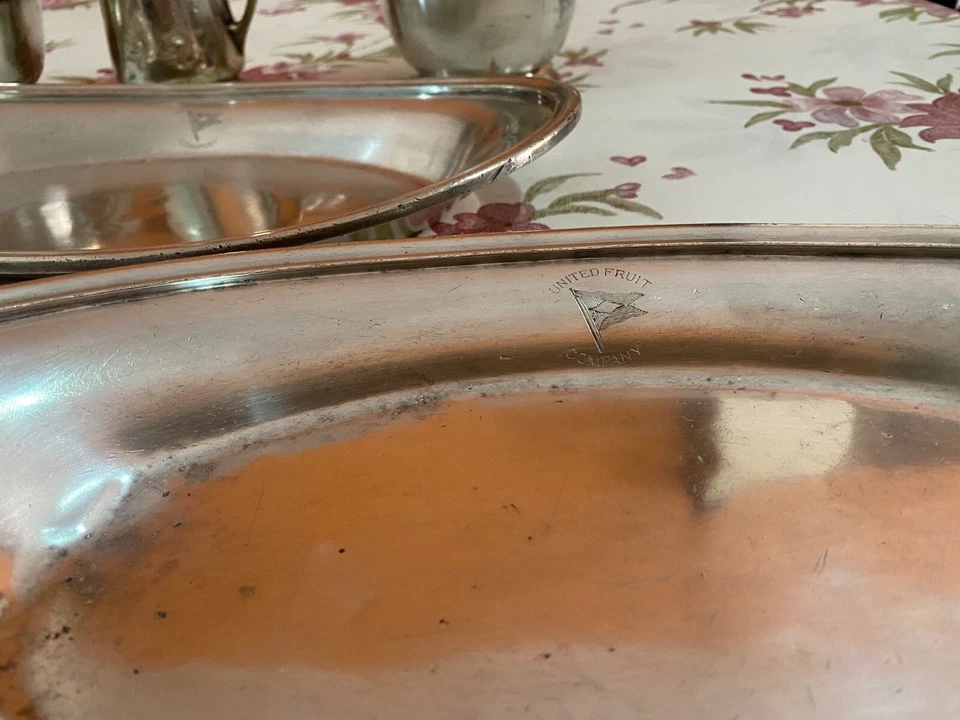 Vassoi d’ argento dei primi 900 United Fruit Company  - Immagine 2 di 4
