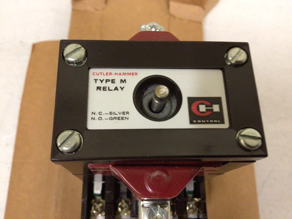 NUEVO, MARTILLO EATON/CUTLER D26MR402 TIPO M RELÉ 600V CON PESTILLO, SERIE A3 Foto 4 de 4