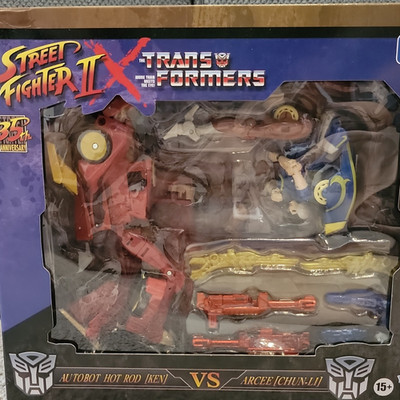 Hasbro Transformers x Street Fighter II Ken vs Chun-Li Set 15+