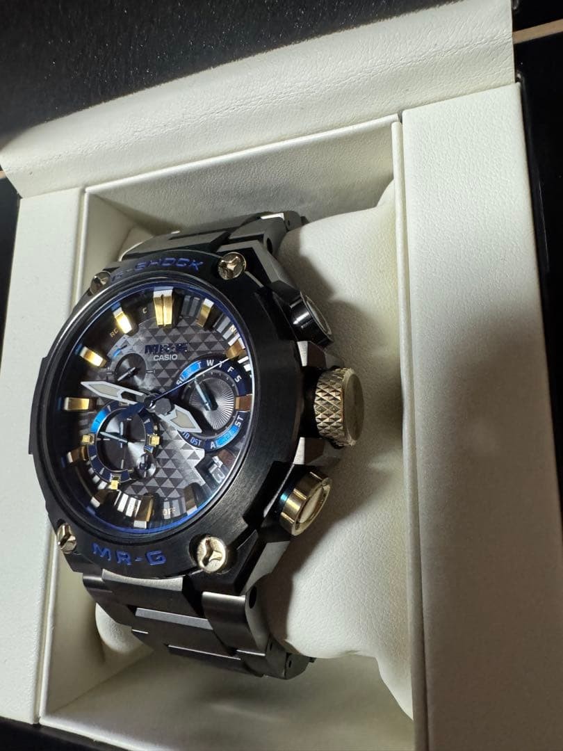 CASIO G-SHOCK MRG-B2000B-1AJR Kachi-iro Watch image 4