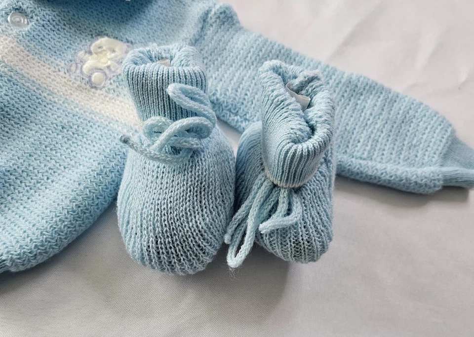 Cárdigan Suéter Sombrero Zapatos Botines Bebé Infantil 3 Piezas Bright Future De Colección Foto 2 de 4