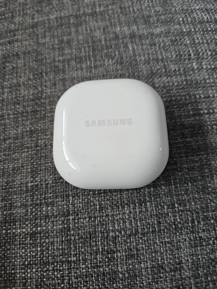 Samsung Galaxy Buds FE Wireless Bluetooth Noise-Cancelling Earbuds - Black/white - Image 2 of 3