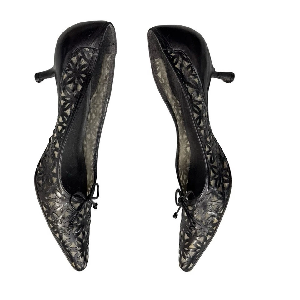 Tacones de gatito de malla de cuero negro vintage Stuart Weitzman talla 9,5 detalle de lazo Foto 4 de 4