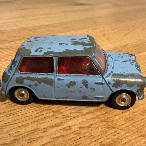 VINTAGE CORGI TOYS - MORRIS MINI-MINOR  CAR - 226 - PALE BLUE