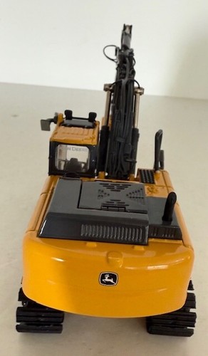 1:50 John Deere 210G LC Excavator Prestige Collection 45842 - Picture 4 of 6
