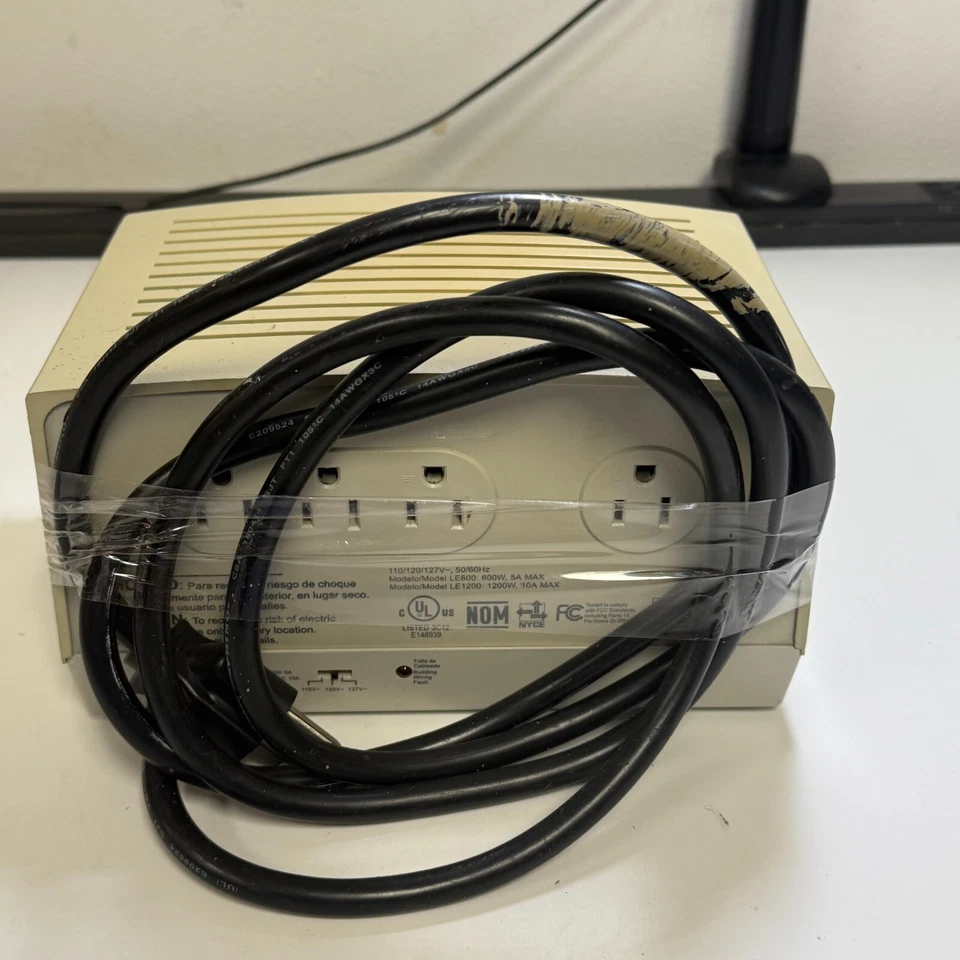 APC Automatic Voltage Regulator | LE1200 | Line-R 1200 Tested Working - Image 4 of 4