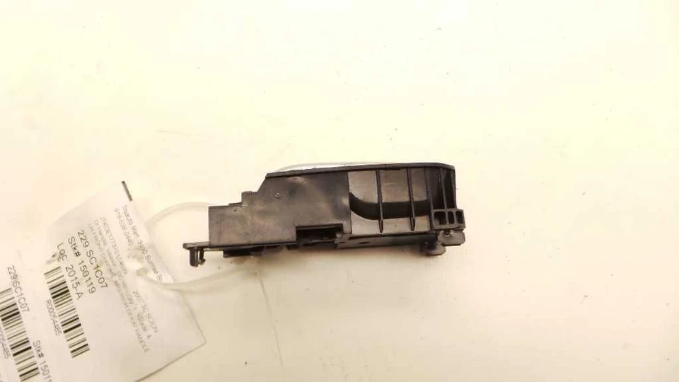 2007 SCION TC DRIVER SIDE FRONT INTERIOR DOOR HANDLE  - Image 3 of 4