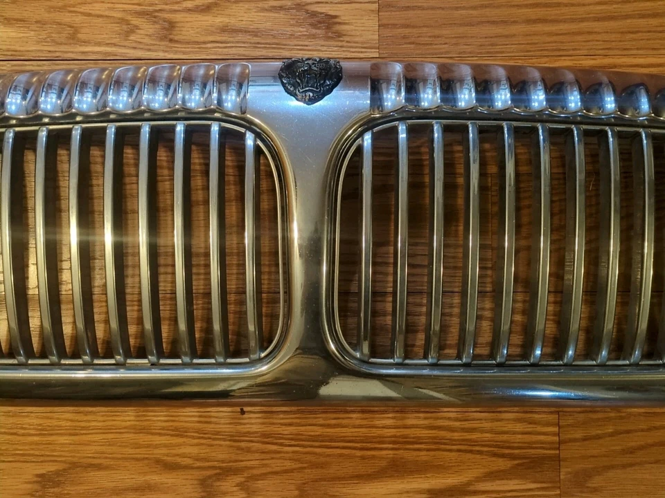 Jaguar XJ8 1998-2003 VDP Vanden Plas OEM conjunto de parrilla delantera Foto 3 de 4