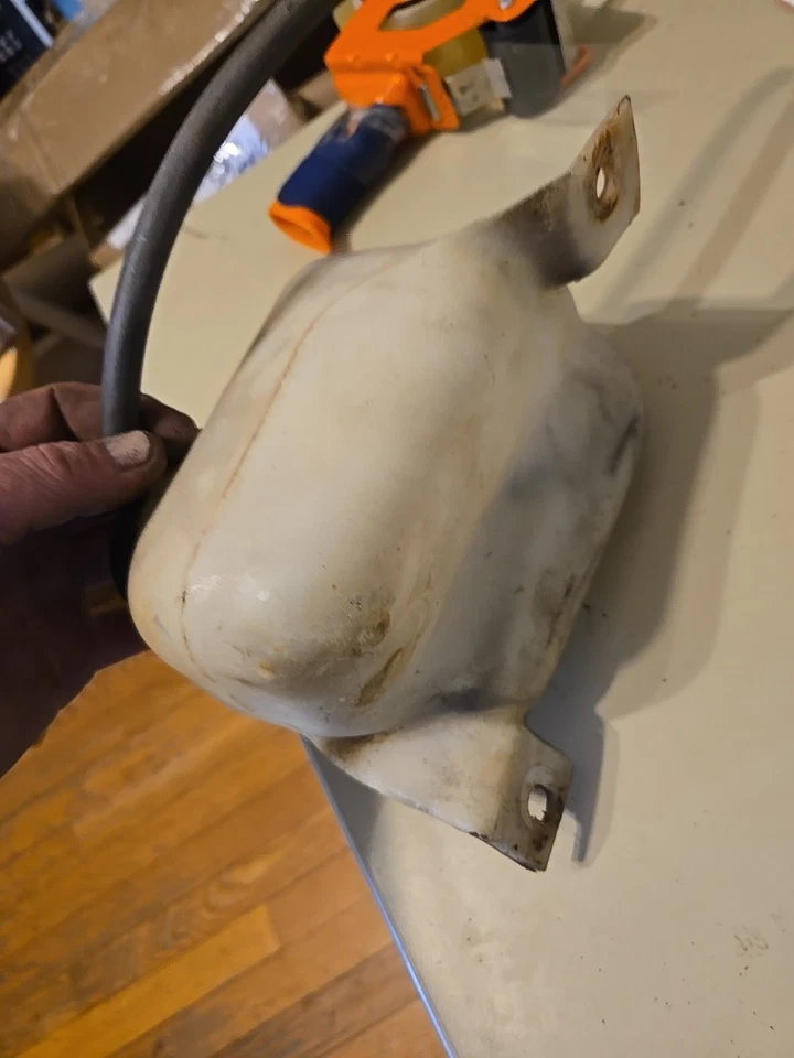 Botella depósito líquido lavadora 81-87 Monte Carlo SS Cutlass Supreme 442 cuerpo G Foto 3 de 4