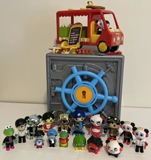 Ryan's World Figure Bundle-Lot Ryan's World Characters+ Extras(Pizza Truck/Safe)