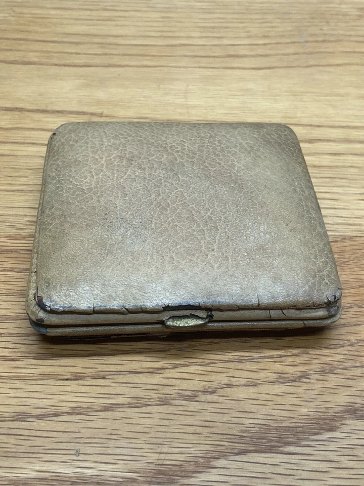 Reloj de Viaje Octava Watch Co. Suizo 8 Días 15 Joyas, Estuche de Cuero, Forma Áspera Foto 2 de 4