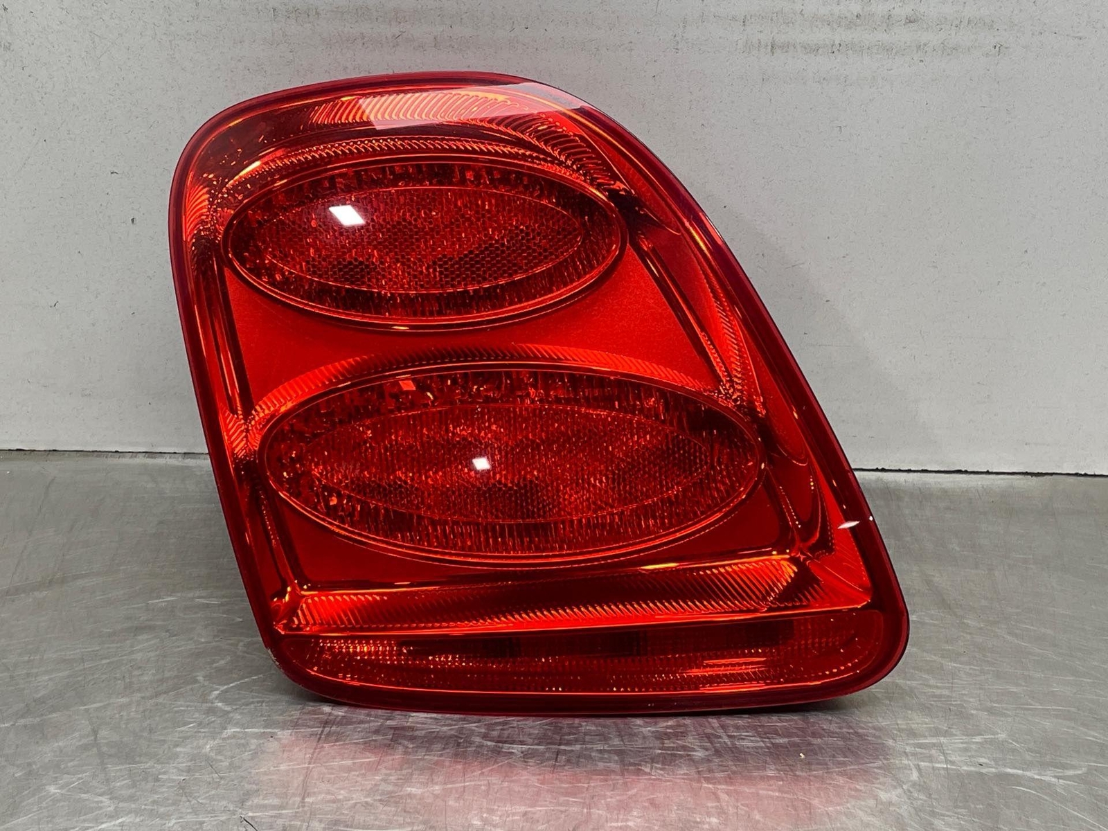 2006 Bentley Continental OEM Left Hand Drivers Side Rear Tail Light 3W5945095F